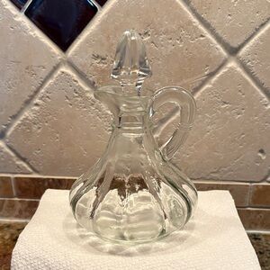Anchor hocking clear glass cruet with stopper